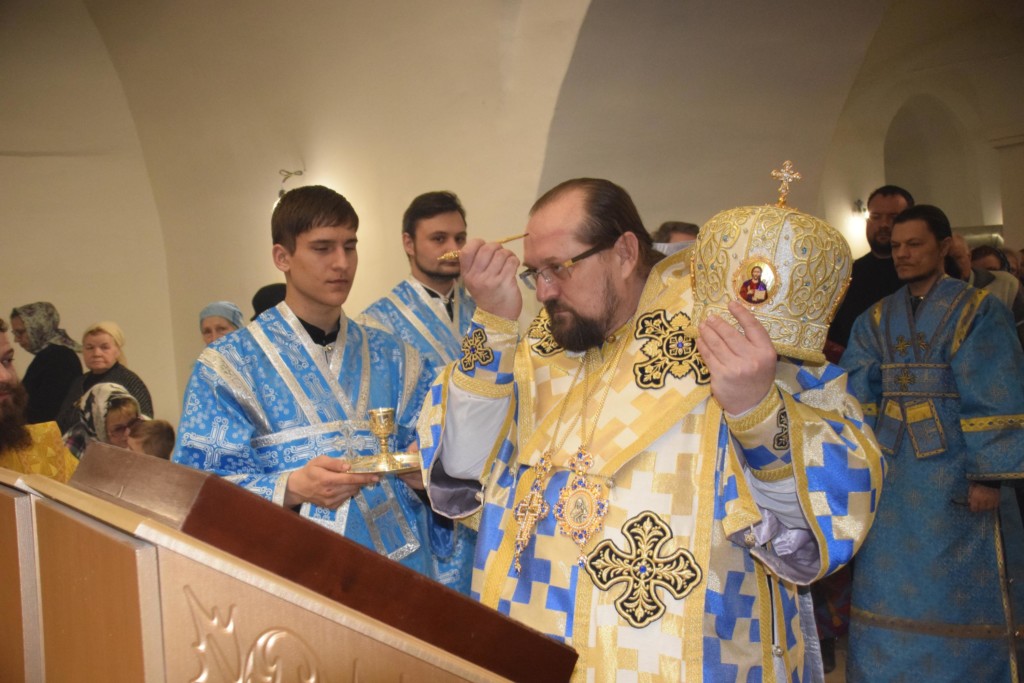 Всенощное бдение в Богоявленском кафедральном соборе г.Галича в канун праздника Благовещения