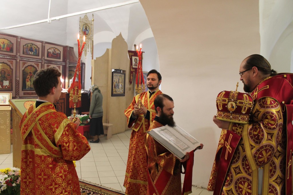 Всенощное бдение в Богоявленском кафедральном соборе города Галича в канун памяти святителя Николая