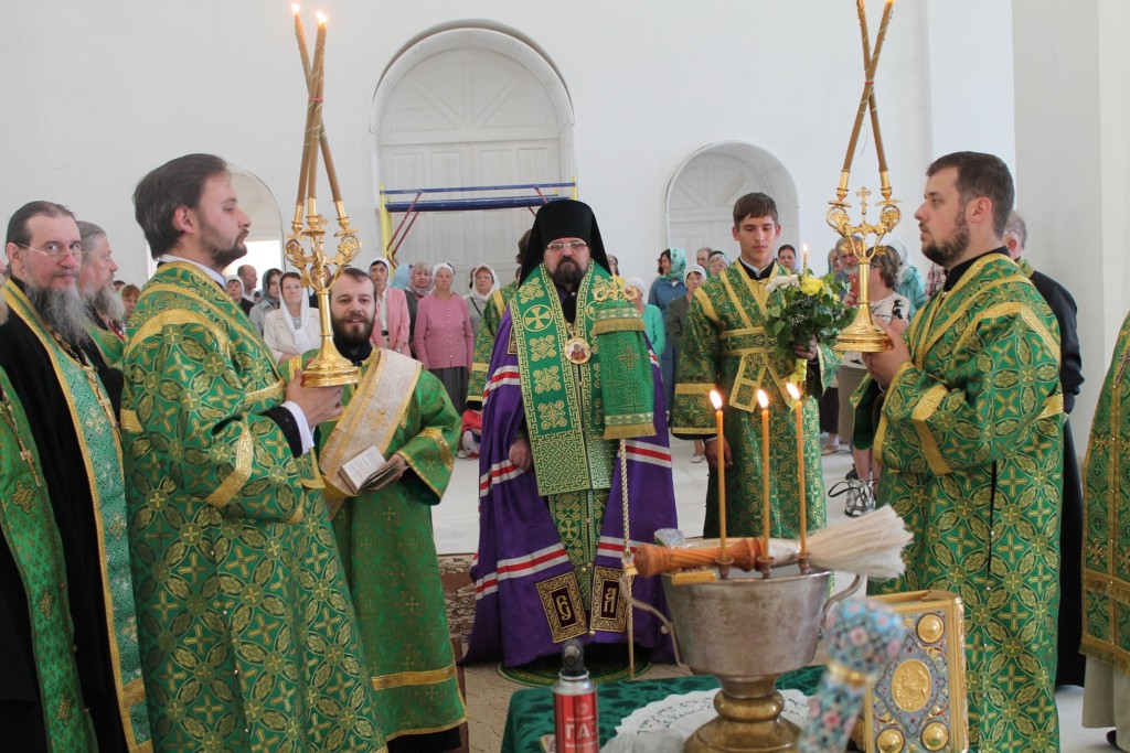 Праздничный молебен в Троицком соборе города Галича