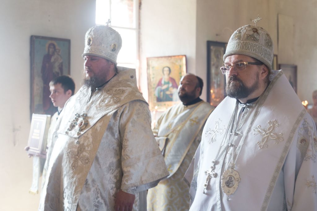Соборное архиерейское богослужение на подворье Иаково-Железноборовского монастыря