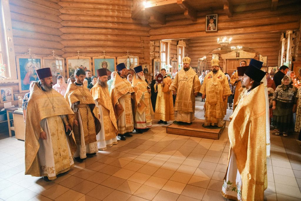 Соборное архиерейское богослужение в храме святителя Николая города Шарья