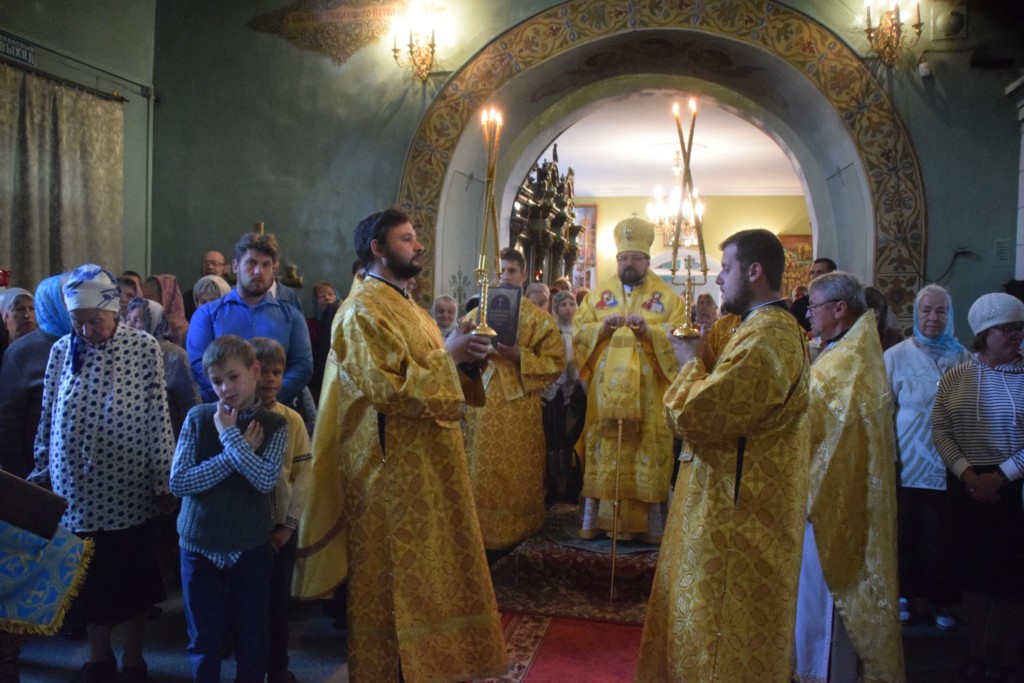 Божественная литургия в Неделю 13-ю по Пятидесятнице в Введенском соборе города Галича