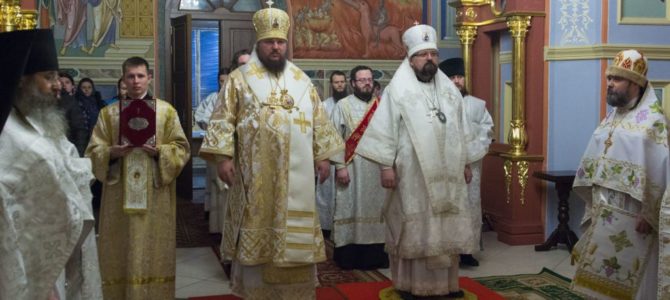 Соборное архиерейское богослужение в Свято-Троицком Ипатьевском монастыре г.Кострома Соборное архиерейское богослужение в Свято-Троицком Ипатьевском монастыре г.Кострома