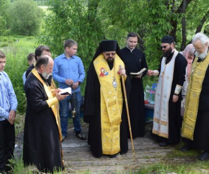 Молебное пение на месте рождения святителя Ионы Московского в селе Одноушево