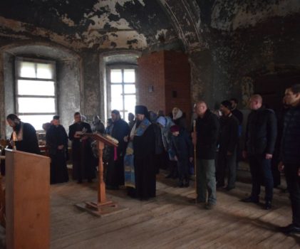 Молебен с чтением акафиста на архиерейском подвории села Покров-Пема