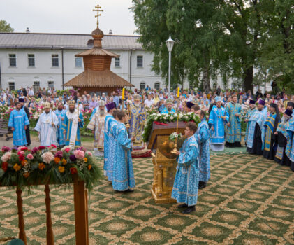 Епископ Галичский и Макарьевский Алексий участвовал в соборном всенощном бдение в Толгском женском монастыре
