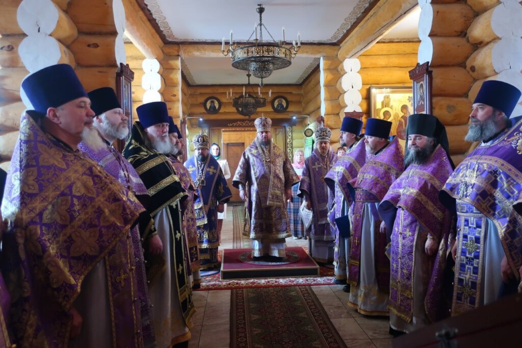 Соборное архиерейское богослужение в кафедральном соборе г.Североморска