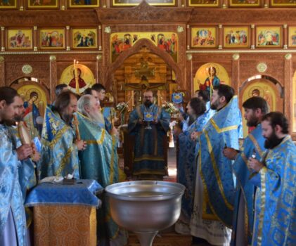 Божественная литургия в соединении со Святым Крещением в храме иконы Божией Матери «Всецарица» г.Мантурово