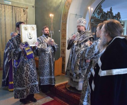 Архиерейская литургия Преждеосвященных Даров в Введенском соборе г.Галича