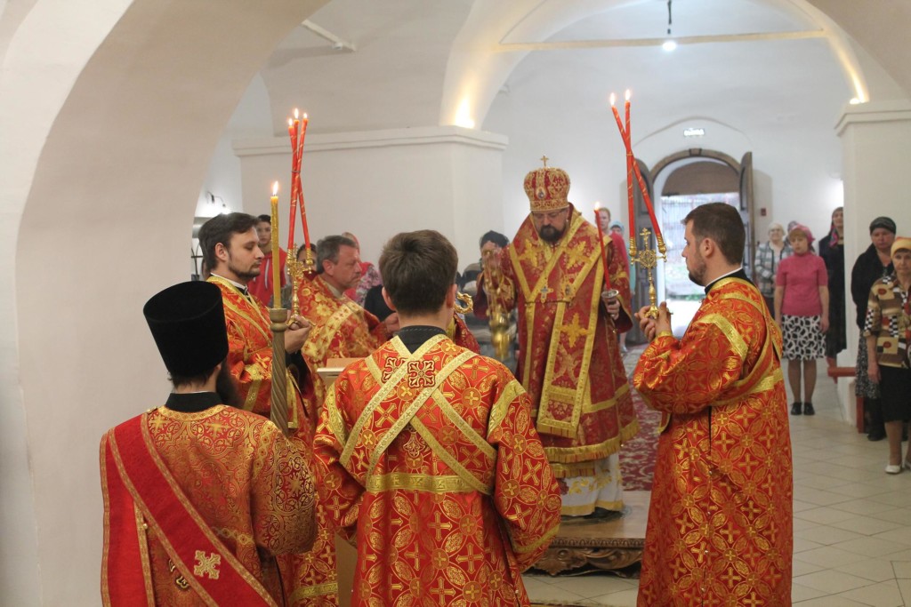 Всенощное бдение в канун Недели Жен-Мироносиц в Богоявленском кафедральном соборе г.Галича