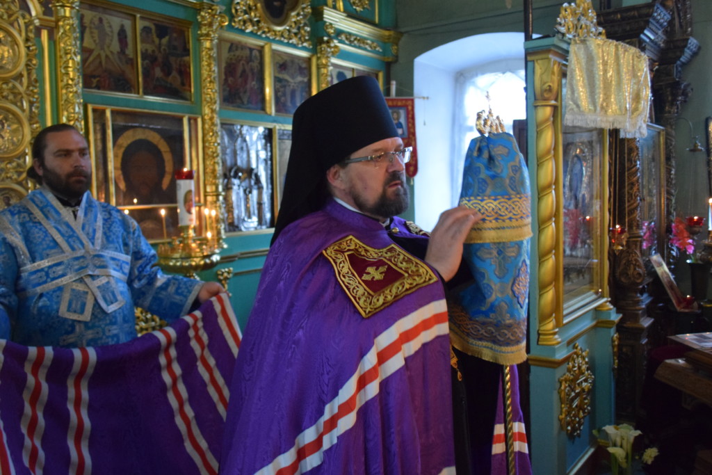Архиерейское богослужение в Неделю 12-ую по Пятидесятнице в Введенском соборе г.Галича