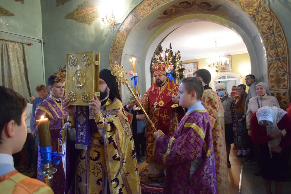 Архиерейское богослужение в праздник Воздвижения Креста Господня