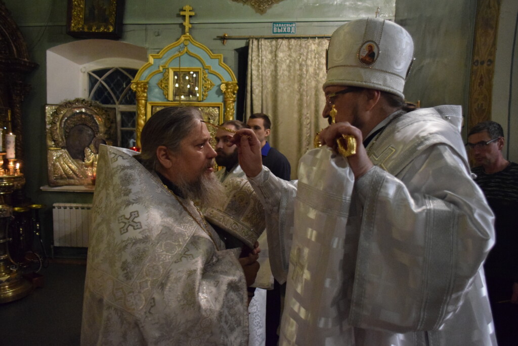 Епископ Галичский и Макарьевский Алексий совершил всенощное бдение в Введенском соборе г.Галича