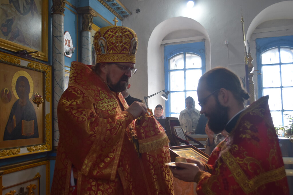 Епископ Галичский и Макарьевский Алексий совершил Божественную литургию Пасхальным чином в храме Косьмы и Дамиана г.Галича