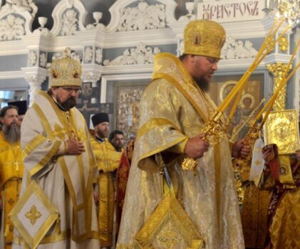 Неделя Всех Святых. Соборное архиерейское богослужение в кафедральном соборе города Кострома
