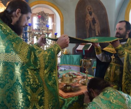 Отдание праздника Святой Троицы. Божественная литургия в Успенском соборе г.Чухлома