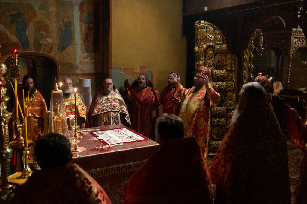 Ночная Божественная литургия в стенах Свято-Троицкого Ипатьева монастыре г.Кострома