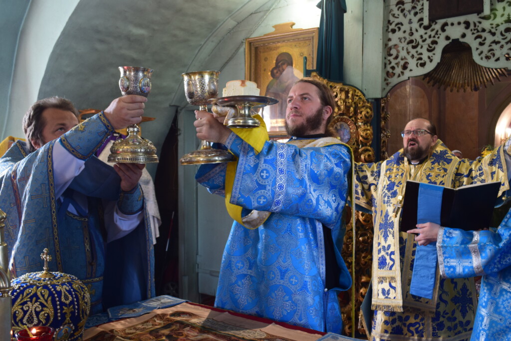 Архиерейское богослужение в престольный праздник Успенского собора г.Чухлома