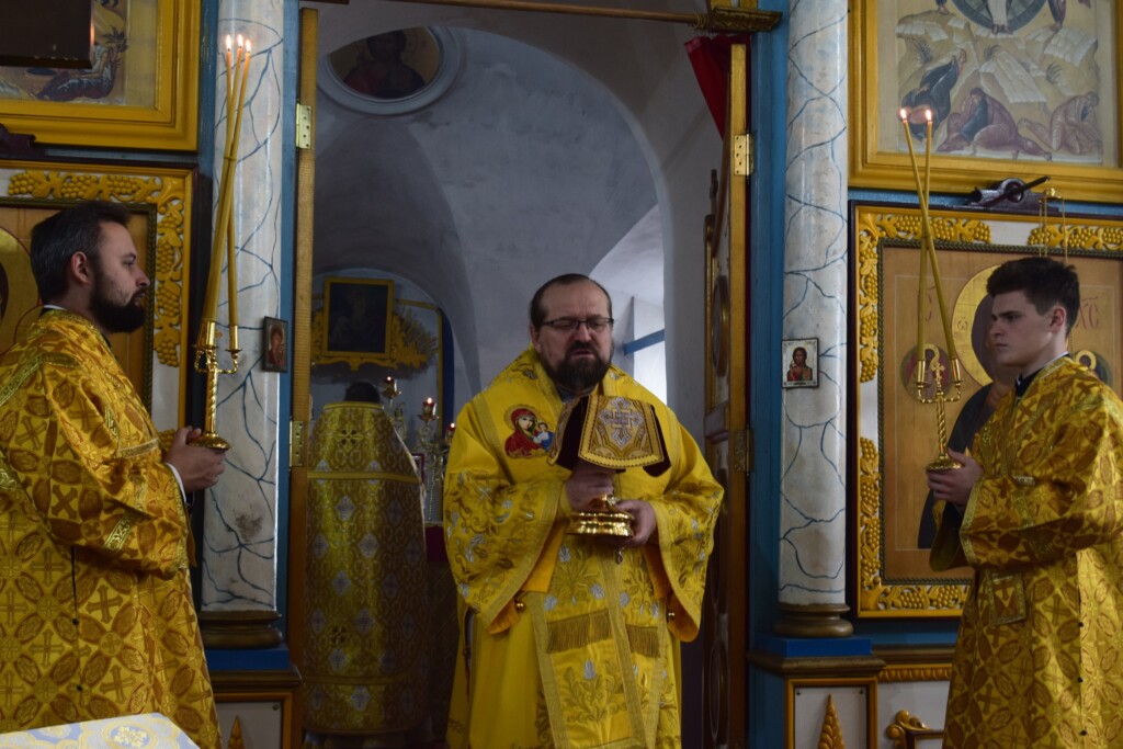 В день памяти святителя Иосафа Белгородского епископ Галичский и Макарьевский Алексий совершил Божественную литургию