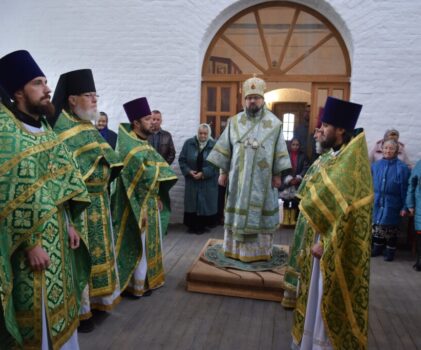 Праздничное богослужение архиерейским чином в день памяти преп.Александра Вочского