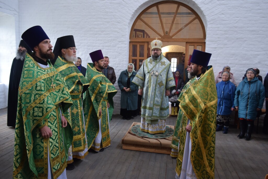 Праздничное богослужение архиерейским чином в день памяти преп.Александра Вочского