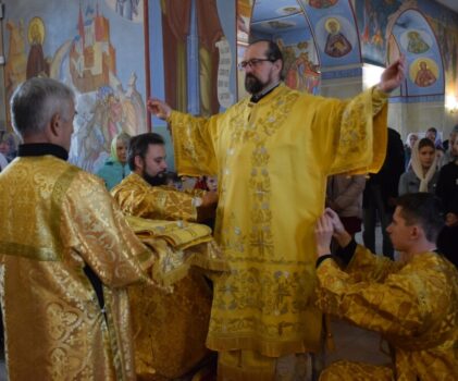 Архипастырских визит в Кадыйское благочиние. Божественная литургия в Никольском храме п.Кадый