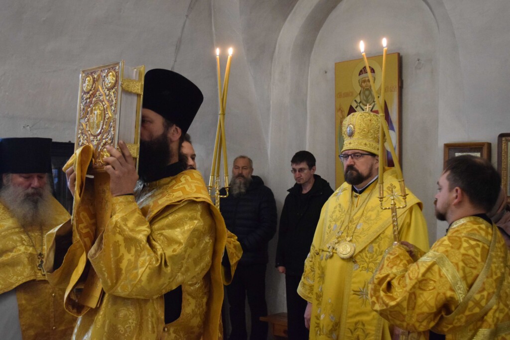 Епископ Галичский и Макарьевский Алексий совершил Божественную литургию в Свято-Троицком Макарьево-Унженском мужском монастыре