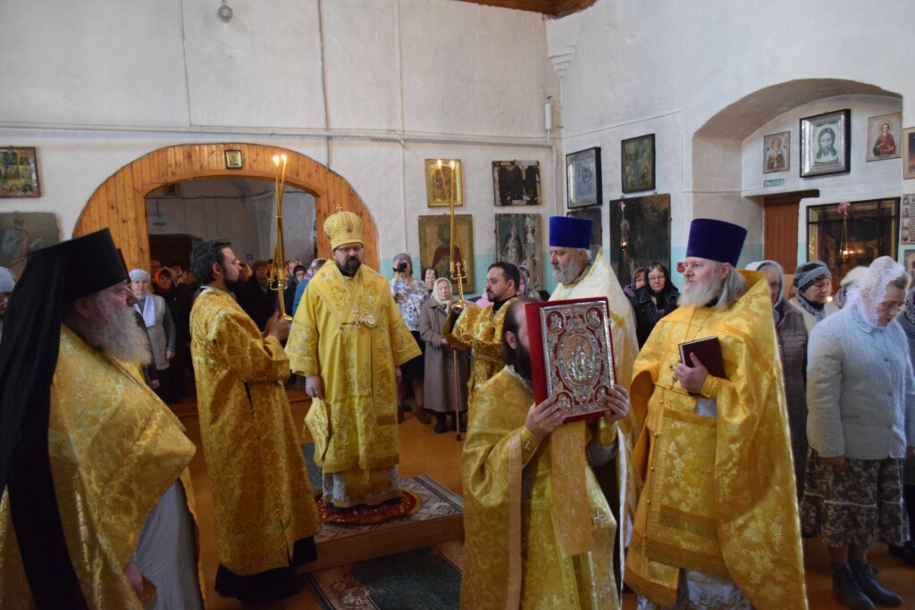 Архиерейское богослужение в храме Рождества Христова с.Рождественское