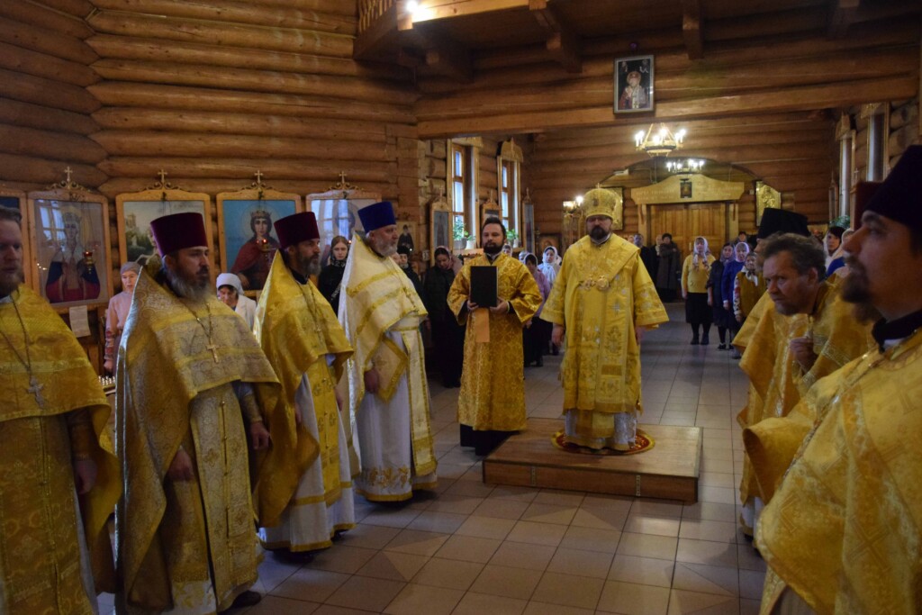 Соборная Божественная литургия в Никольском храме г.Шарья