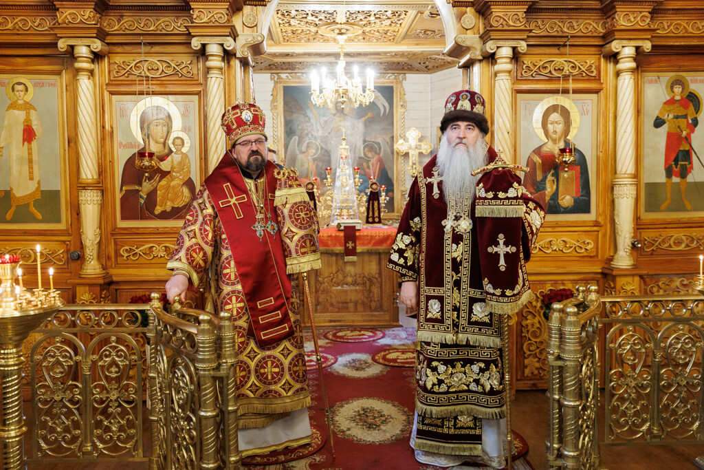 Митрополит Симбирский и Новоспасский Лонгин и епископ Галичский и Макарьевский Алексий совершили Божественную литургию в Благовещенском храме г.Ульяновска