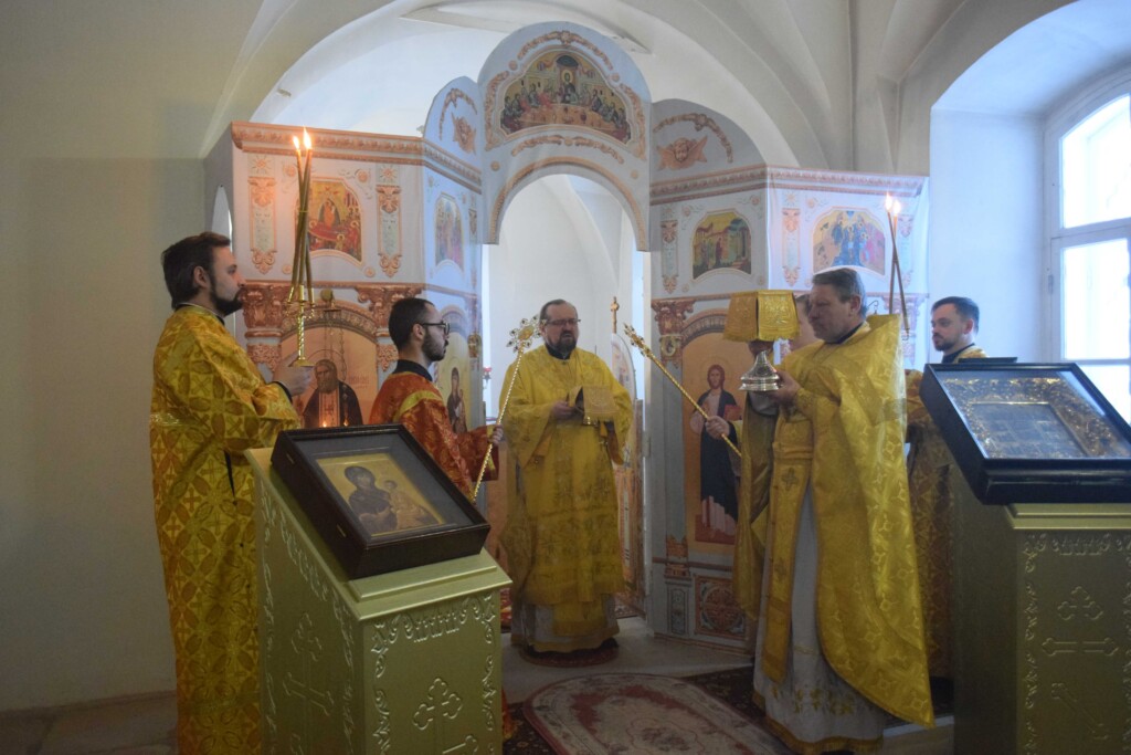 Воскресное архиерейское богослужение в храме архистратига Михаила с.Михайловское