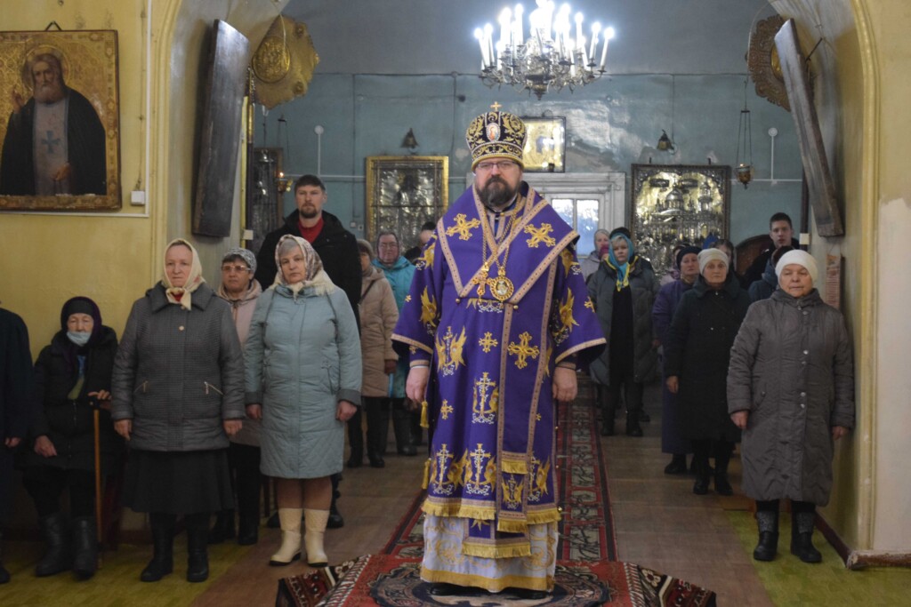 Воскресное богослужение архиерейским чином в храме Воскресения Словущего с.Парфеньево