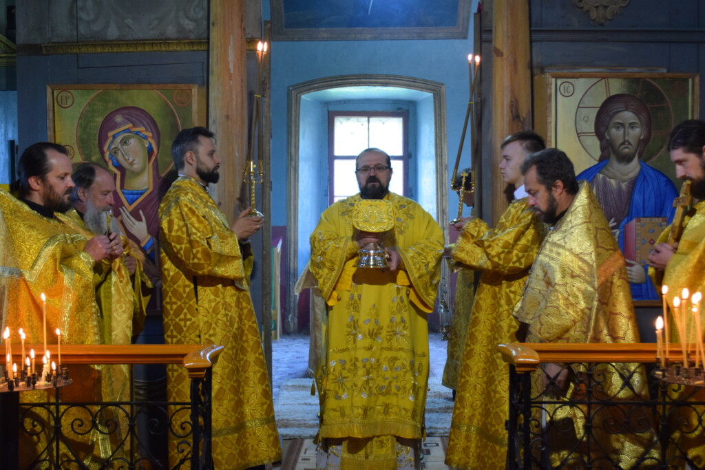 Архиерейское богослужение в храме свт.Николая с.Верхний Березовец