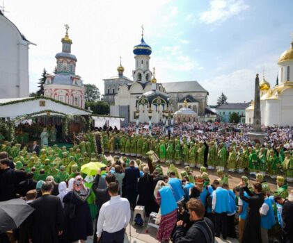 17-18 июля по благословению Святейшего Патриарха Московского и всея Руси КИРИЛЛА, епископ Галичский и Макарьевский Алексий сослужил Предстоятелю Русской Православной Церкви за всенощным бдением и Божественной литургией в Троице Сергиевой Лавре