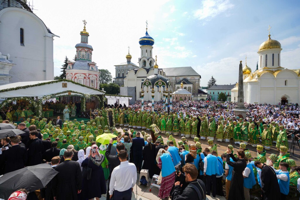 17-18 июля по благословению Святейшего Патриарха Московского и всея Руси КИРИЛЛА, епископ Галичский и Макарьевский Алексий сослужил Предстоятелю Русской Православной Церкви за всенощным бдением и Божественной литургией в Троице Сергиевой Лавре
