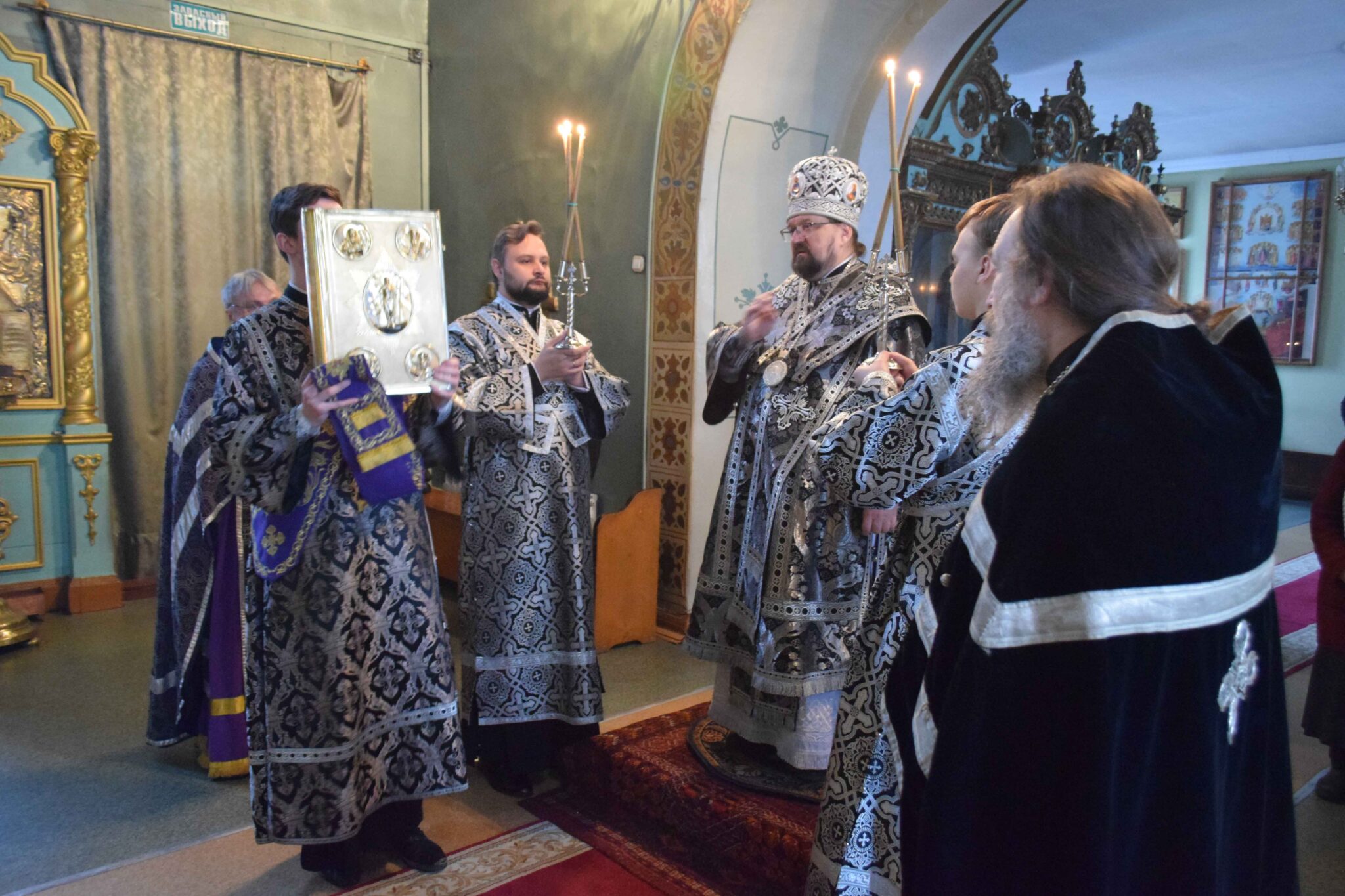 Архиерейская литургия Преждеосвященных Даров в Введенском соборе г.Галича