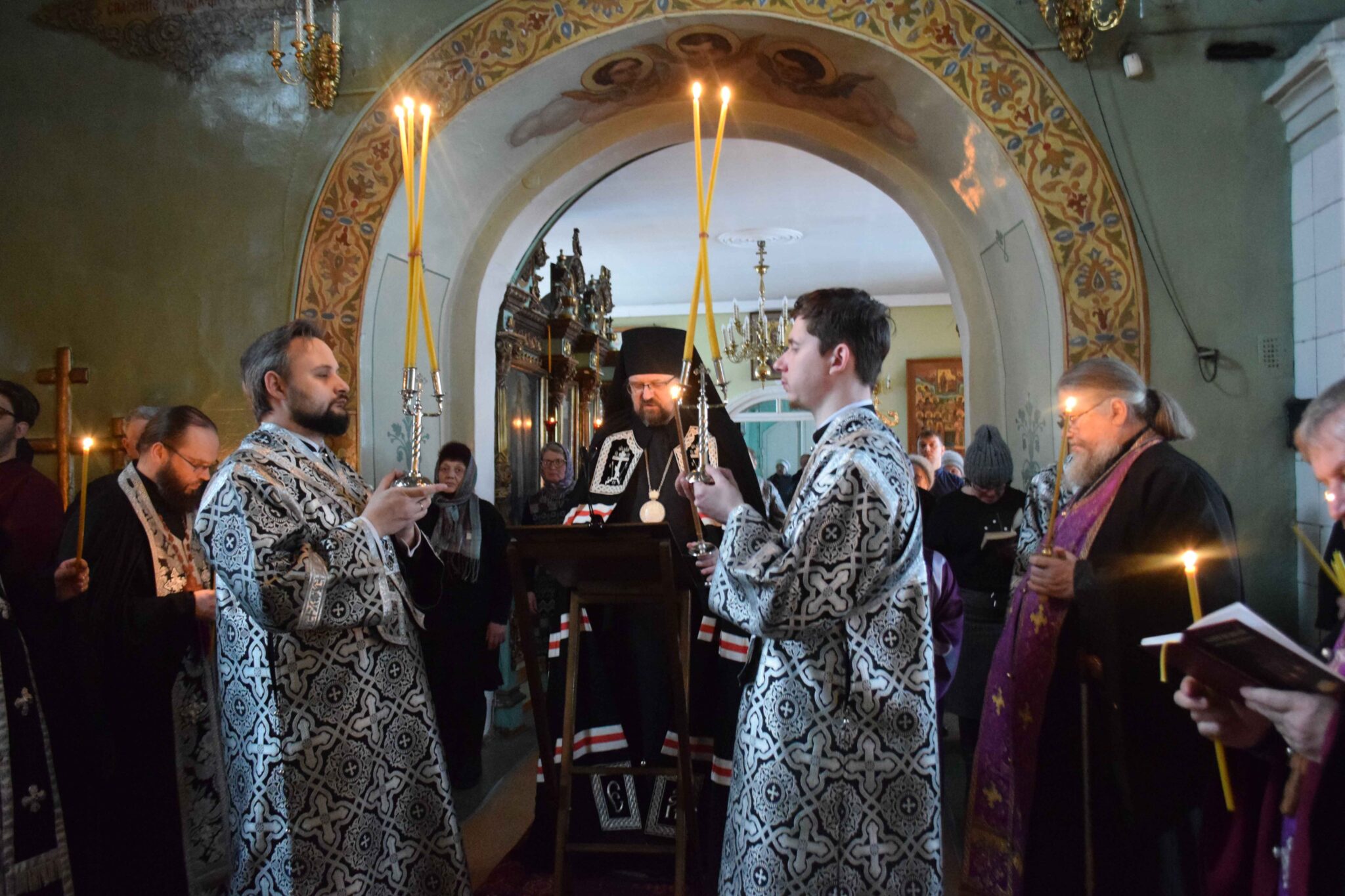 Великое повечерие с чтением канона прп.Андрея Критского в Введенском соборе г.Галича
