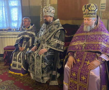Архипастырь совершил литургию Преждеосвященных Даров в Введенском соборе г.Галича