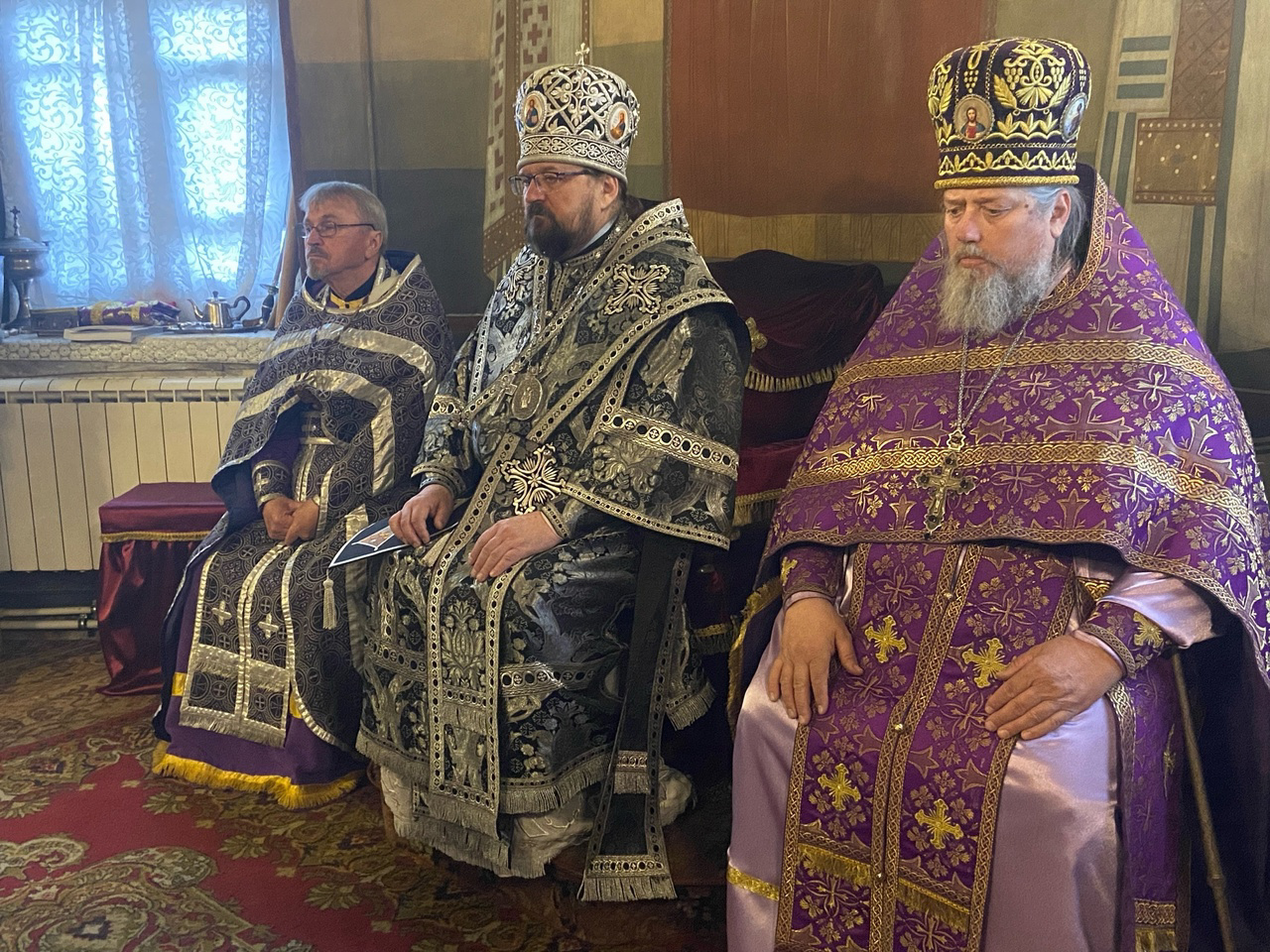 Архипастырь совершил литургию Преждеосвященных Даров в Введенском соборе г.Галича