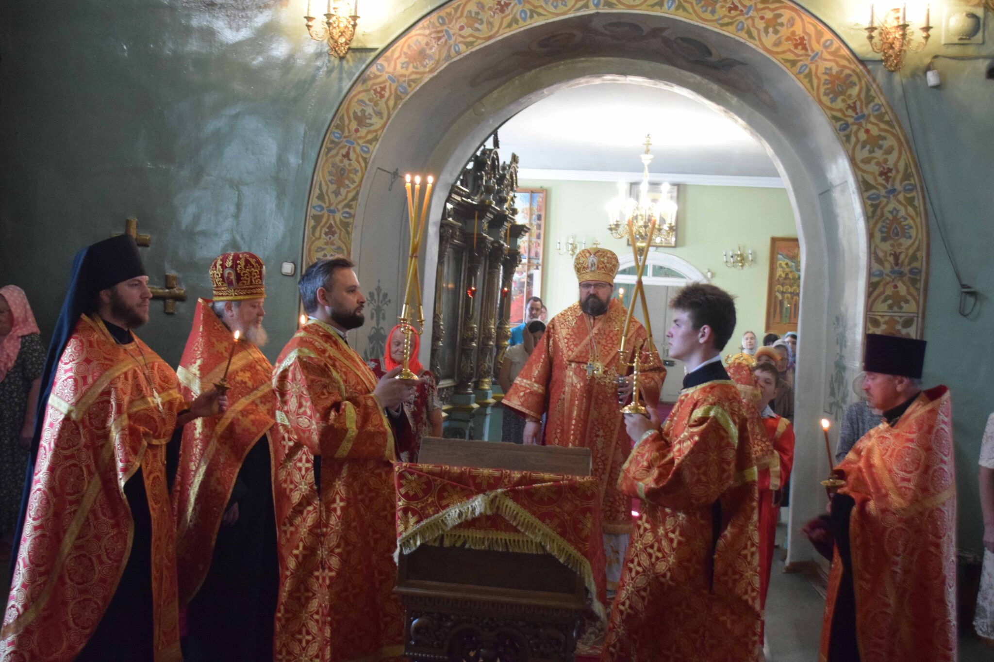 Архипастырь совершил всенощное бдение в Введенском соборе г.Галича