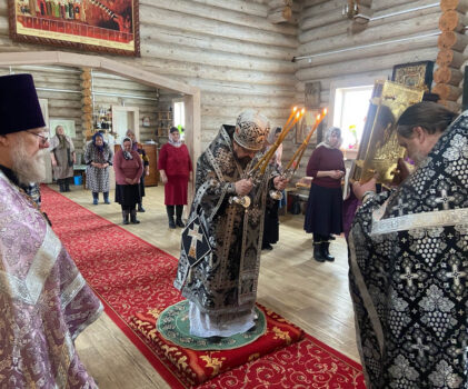 Архипастырь совершил литургию Преждеосвященных Даров в храме прп.Геннадия Костромского п.Антропово