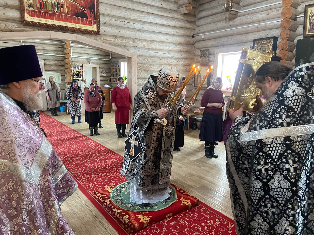 Архипастырь совершил литургию Преждеосвященных Даров в храме прп.Геннадия Костромского п.Антропово