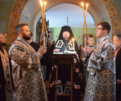 В понедельник первой седмицы Великого поста епископ Галичский и Макарьевский Алексий совершил Великое повечерие с чтением канона прп.Андрея Критского в Введенском соборе г.Галича