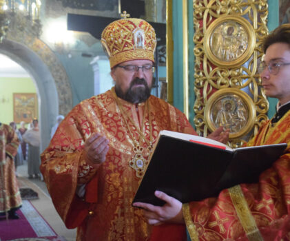 В день отдания праздника Пасхи епископ Алексий совершил Божественную литургию Пасхальным чином